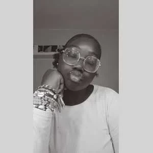 Hadamou , babysitter à Grigny