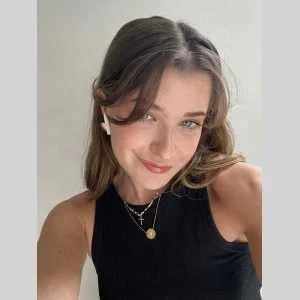 Emma, babysitter à Dompierre les Ormes