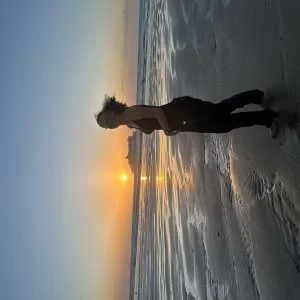 Adele , babysitter à Les Attaques