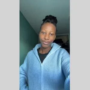 Zeinab , babysitter à Talant