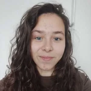 Loïs, babysitter à Vaulx en Velin