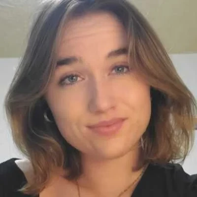 Romane, babysitter à Livernon