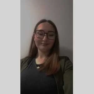 Julia , babysitter à Saint Pierre les Elbeuf