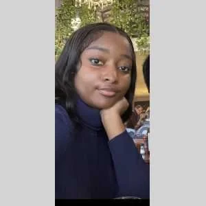 Joelly , babysitter à Massy