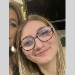 Maelle , babysitter à Val de Virvee