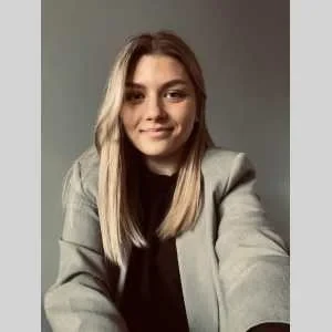 Agathe, babysitter à Genas