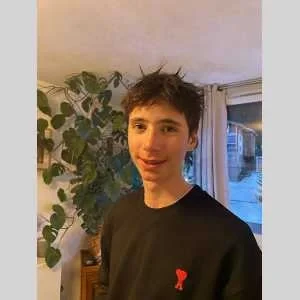 Mahe, babysitter à Les Belleville