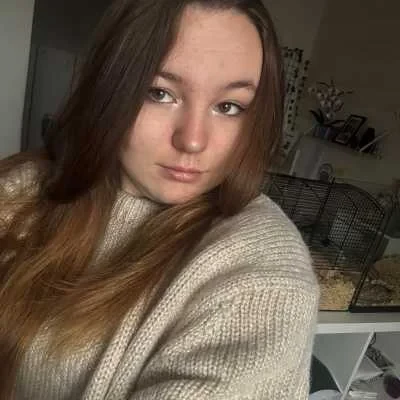 Manon , babysitter à Monnaie