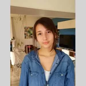 Lola, babysitter à Allonnes