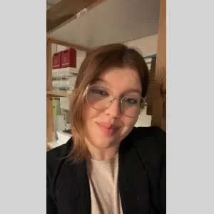 Maud, babysitter à Le Passage