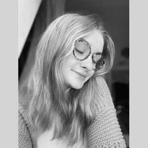 Emma, babysitter à Les Pieux