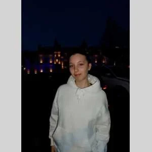 Léane, babysitter à Bais