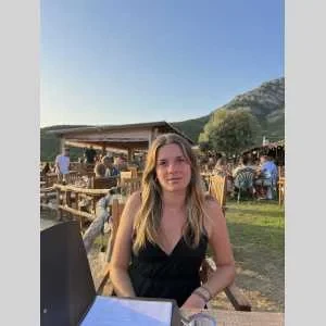 Luna , babysitter à Tourrettes sur Loup