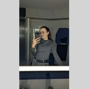 Loëlia , babysitter à Blanzy