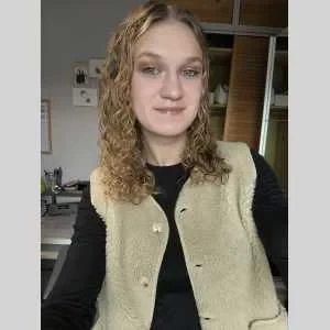 Mélodie , babysitter à Vire Normandie