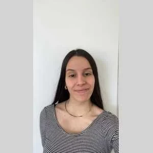 Lola, babysitter à Le Poire sur Vie