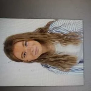 Laura, babysitter à Maen Roch