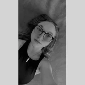 Eva, babysitter à Nanton