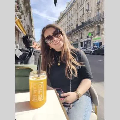 Eva , babysitter à La Verpilliere