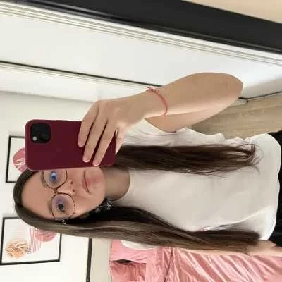 Eva , babysitter à Merignac