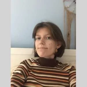 Eva , babysitter à Leguevin