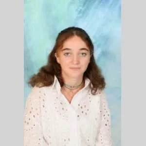 Romane , babysitter à Cresantignes