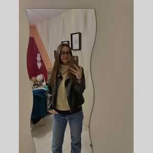 Thaïs , babysitter à Salles