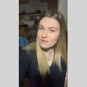 Emelyne , babysitter à Lorient