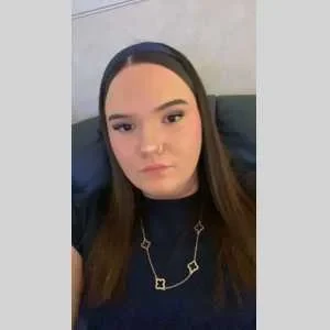 Cloe , babysitter à Raismes