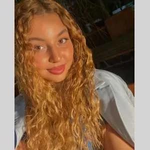 Rania , babysitter à Nice