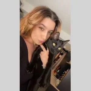 Lola, babysitter à Sollies Toucas