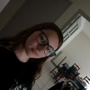 Manon, babysitter à Ydes