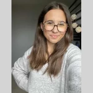 Lyne , babysitter à Cognin