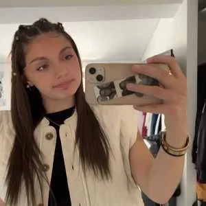 Kayna, babysitter à Mozac