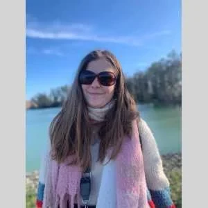 Salomé , babysitter à Roquefort