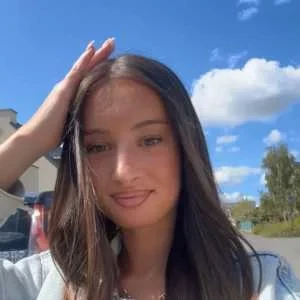 Lena, babysitter à Breal sous Montfort