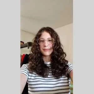 Maëlie , babysitter à Deneze sous Doue