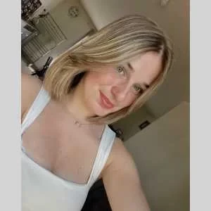 Lyna, babysitter à Charenton du Cher