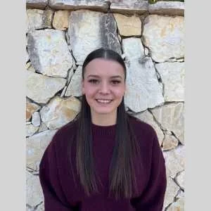 Emma , babysitter à Valbonne