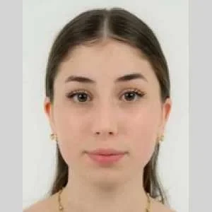 Chloé , babysitter à Manas