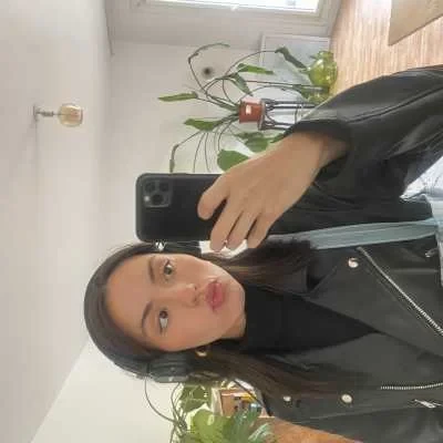 Mia, babysitter à Fontainebleau