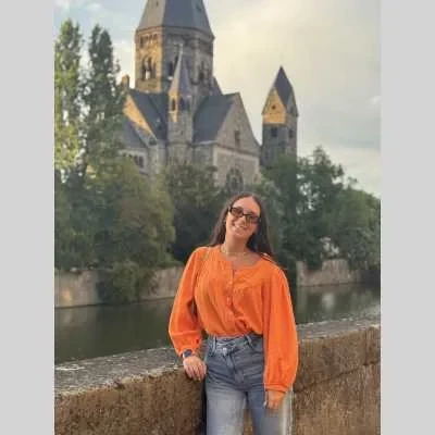 Estelle, babysitter à Angevillers