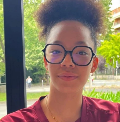 Louna, babysitter à Vincennes