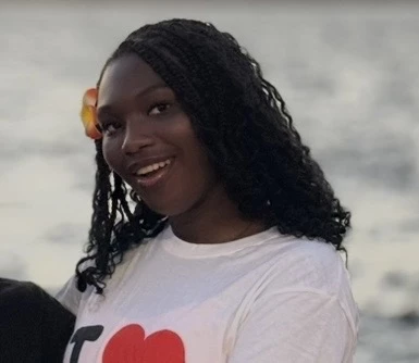 Sarah, babysitter à Villeneuve-le-Roi