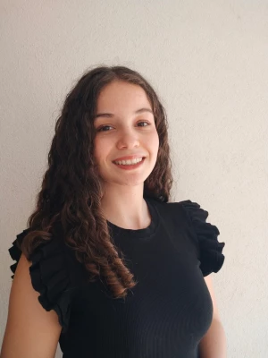 Inès, babysitter à Hyères