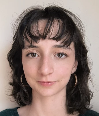 Mina, babysitter à Poitiers