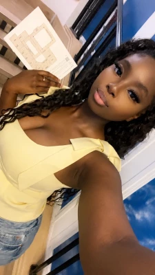 Amina, babysitter à Houilles