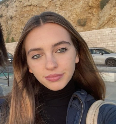 Alexia babysitter à Saint-Laurent-du-Var