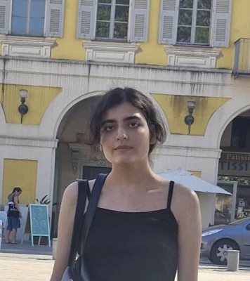 Setareh babysitter à Nice