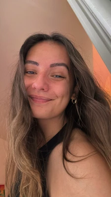 Atina, babysitter à Agde